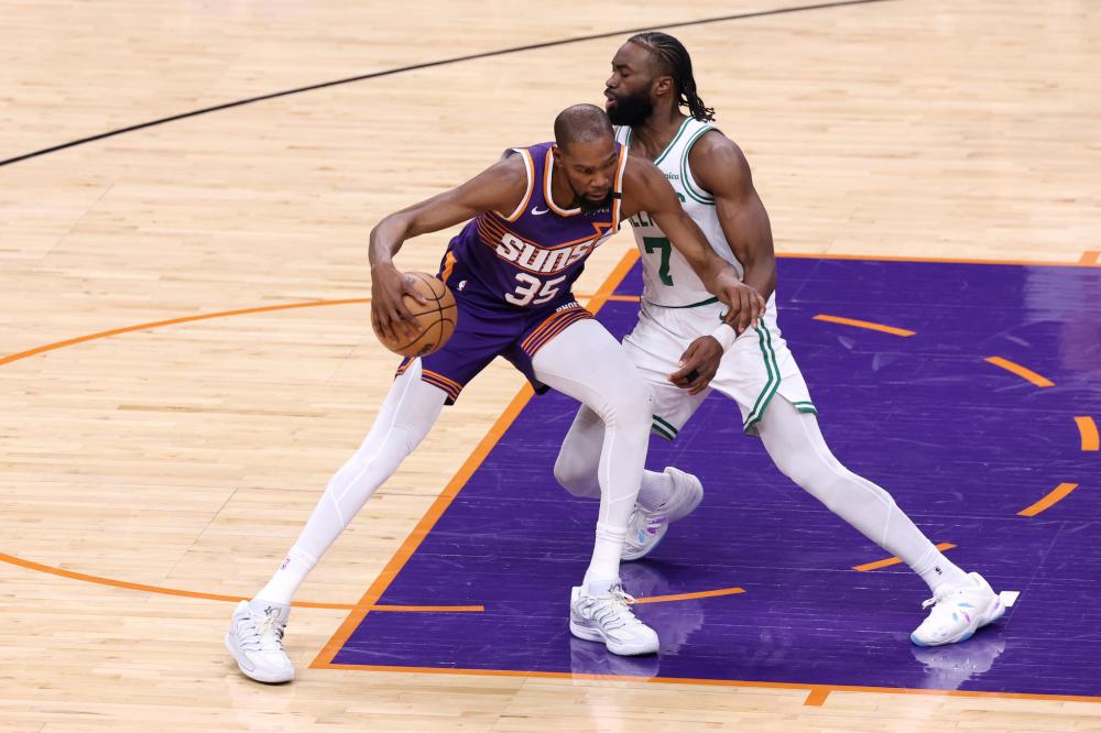 球员同时出 球员同时出